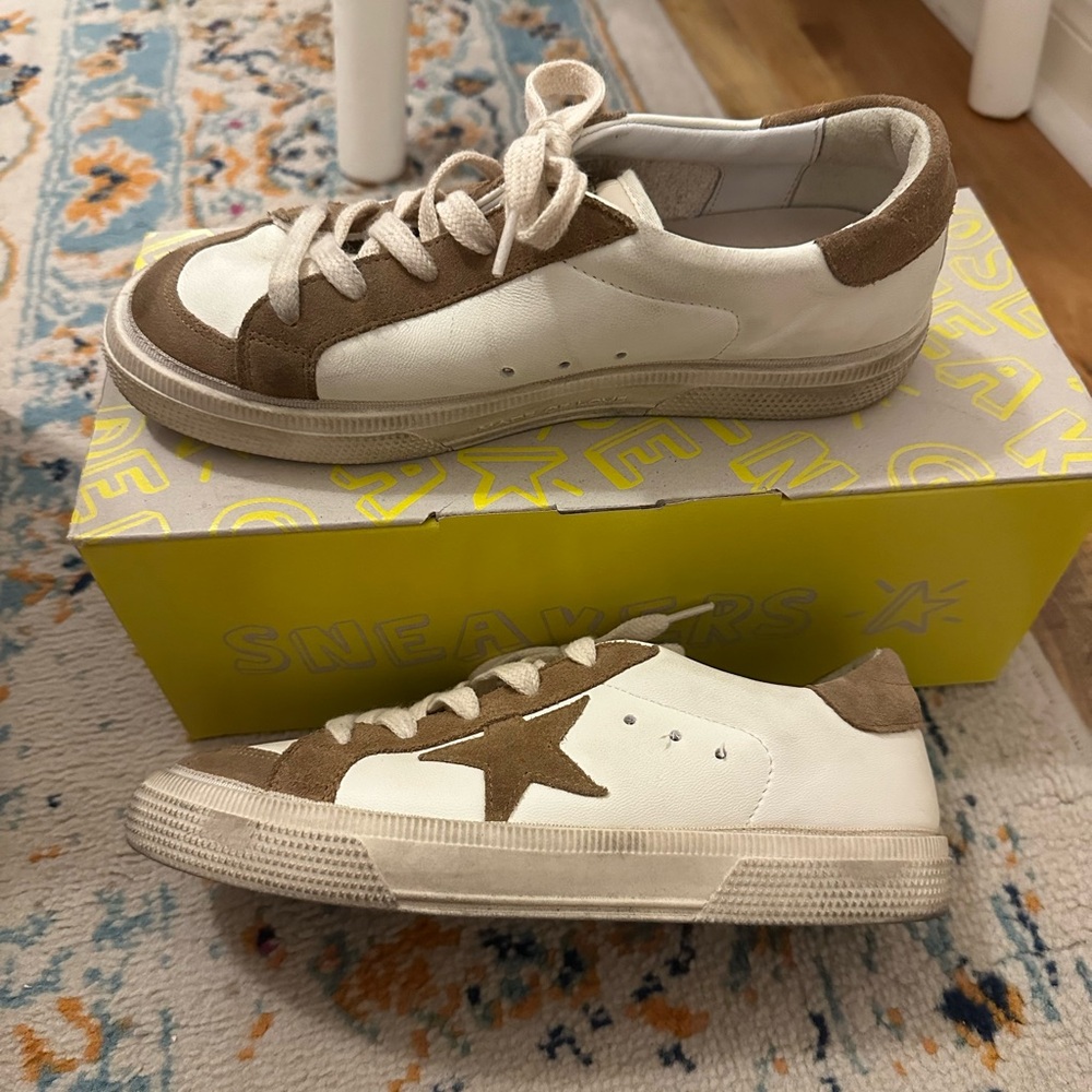 Golden Goose Kids Cream and Brown Sneakers - Picture 2 of 4